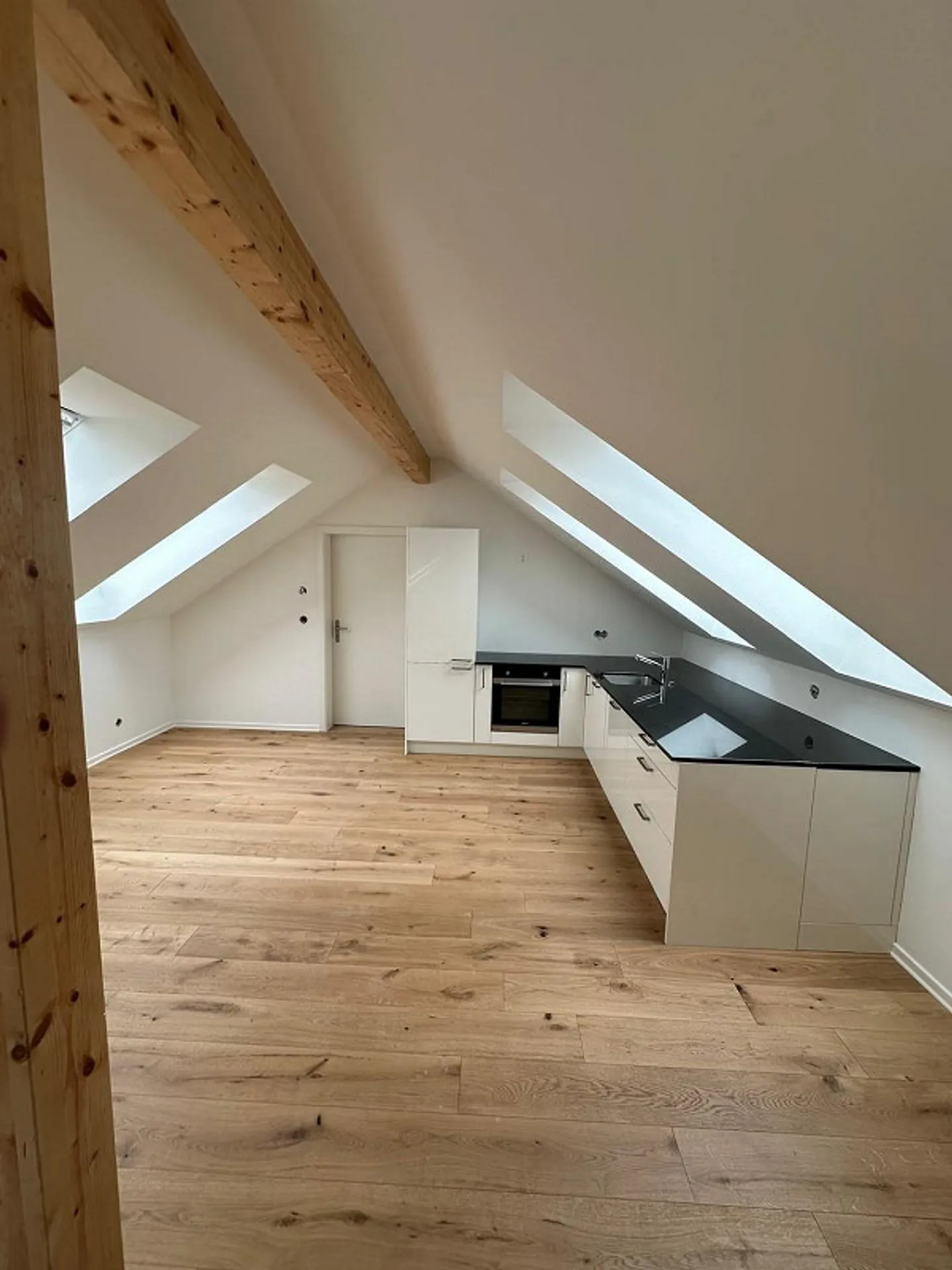 Modernes Apartment mit Cabriofenster - Foto 4 von 13