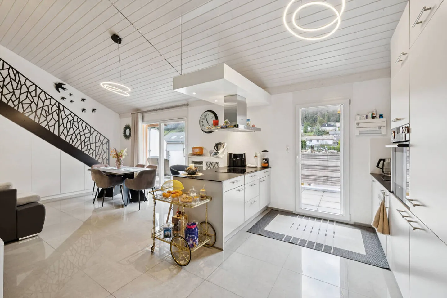 Attico 3.5 camere confortevole - Grande terrazza angolare e ascensore - Foto 4 di 12