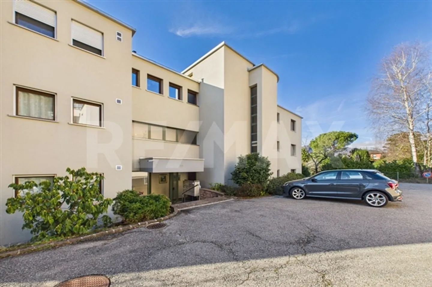 Appartement lumineux de 3,5 pièces dans un quartier résidentiel - Photo 2 sur 13