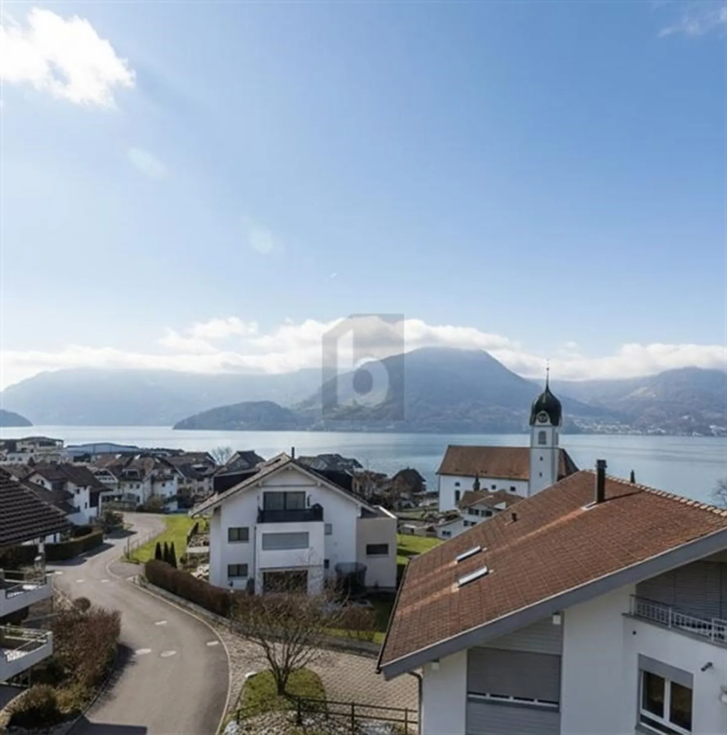 VUE MERVEILLEUSE DANS UN EMPLACEMENT DE CHOIX - Photo 1 sur 6