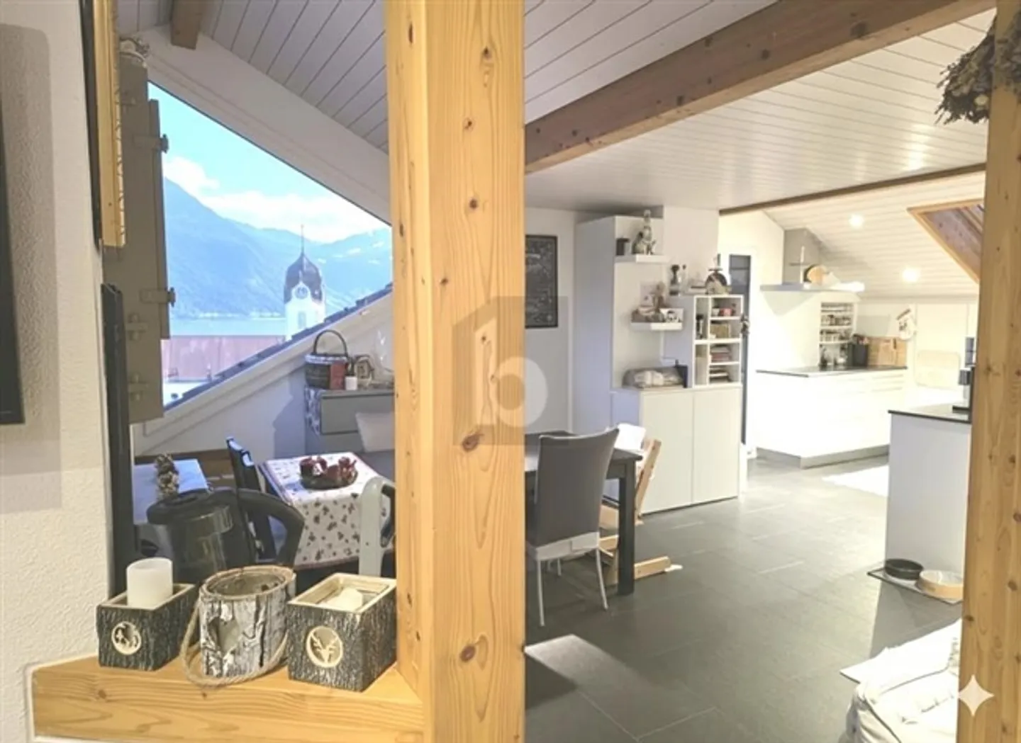 VUE MERVEILLEUSE DANS UN EMPLACEMENT DE CHOIX - Photo 2 sur 6