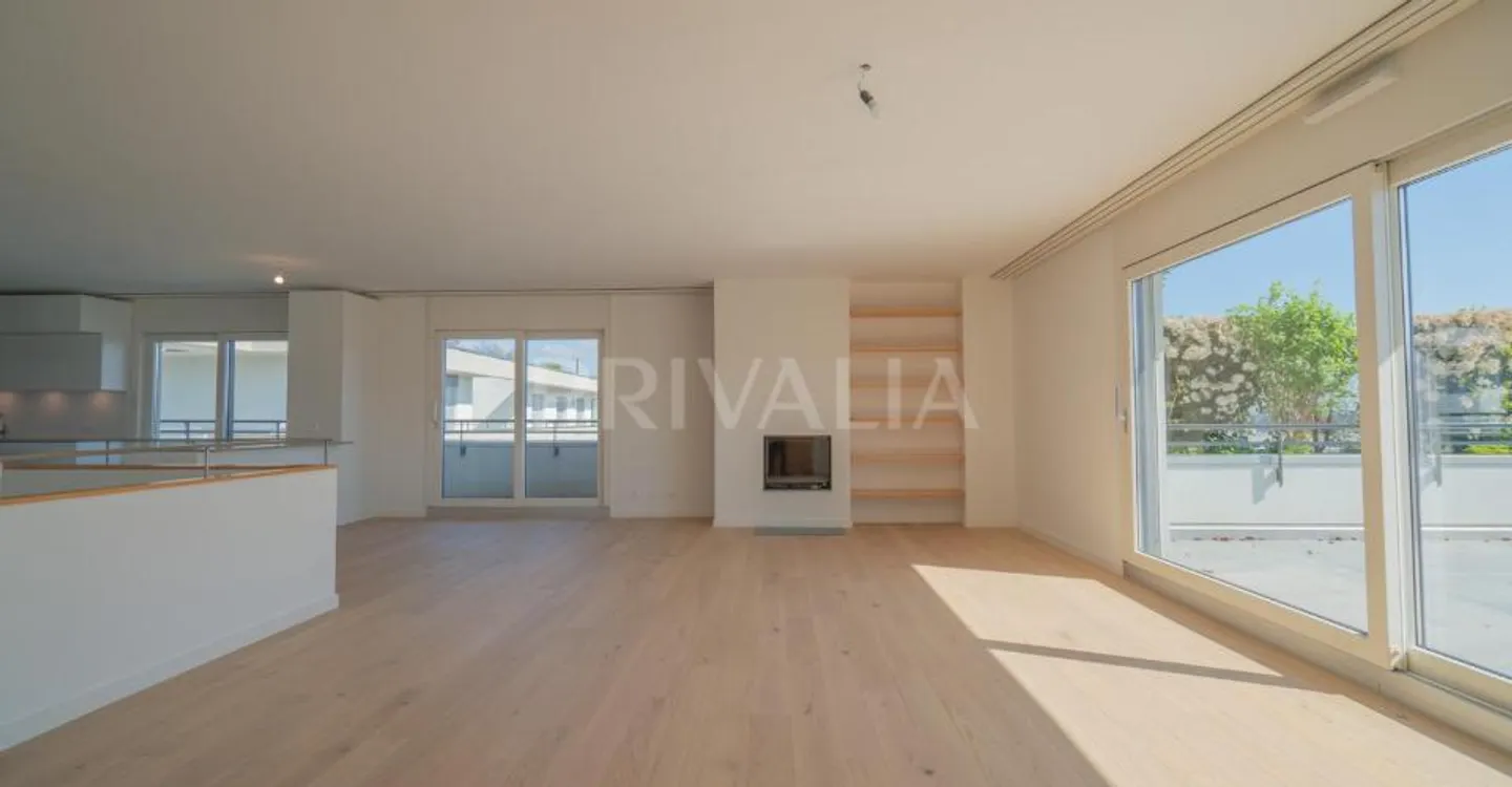 Superbo attico duplex ristrutturato con terrazze e vista libera - Foto 3 di 13