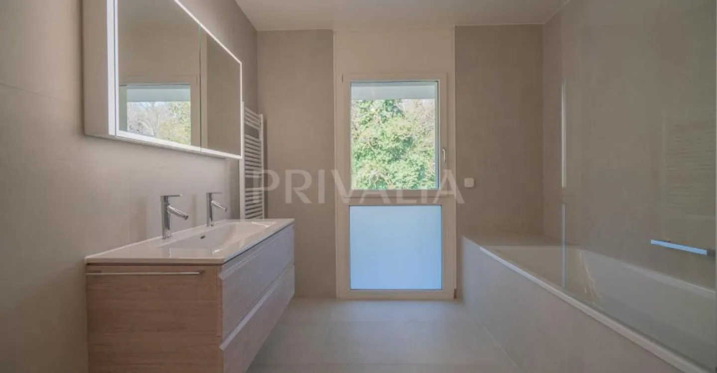 Superbo attico duplex ristrutturato con terrazze e vista libera - Foto 11 di 13