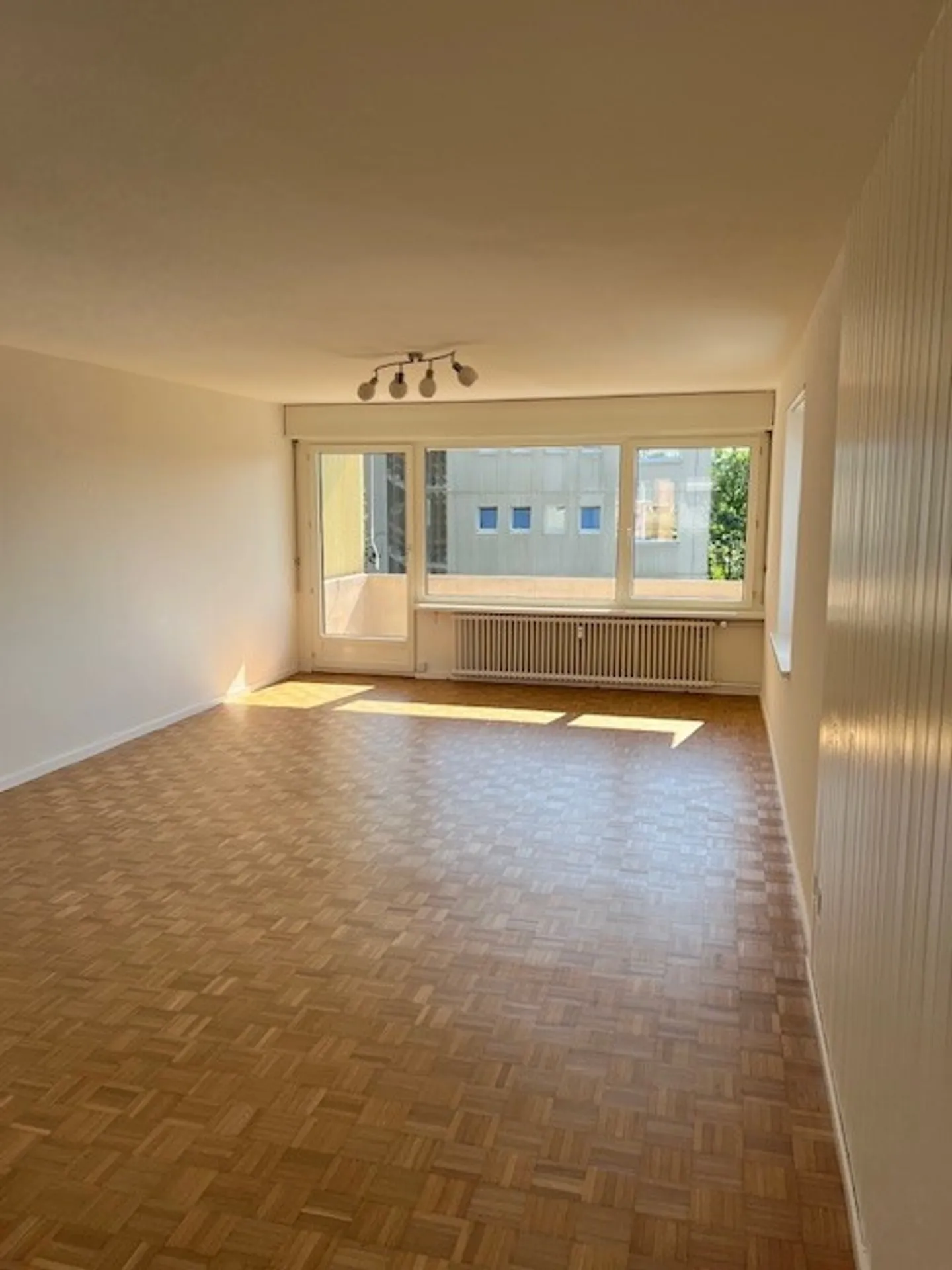 Geräumige Wohnung mit grossem Balkon - Foto 1 von 11