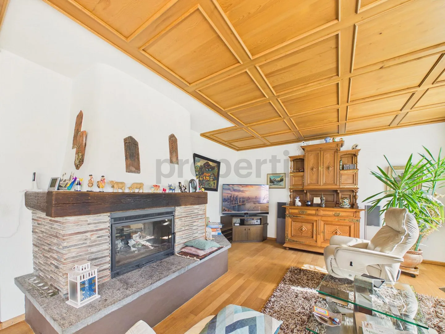 Spacious 7.5-Room Single-Family House with Balcony, Nürensdorf - Photo 2 of 14