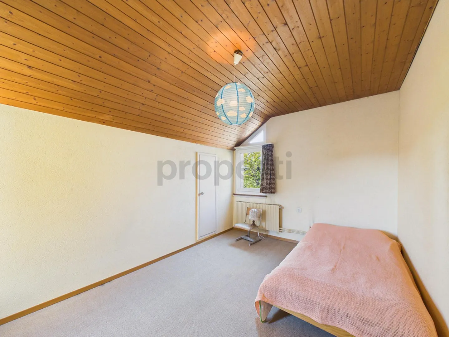 Spacious 7.5-Room Single-Family House with Balcony, Nürensdorf - Photo 8 of 14