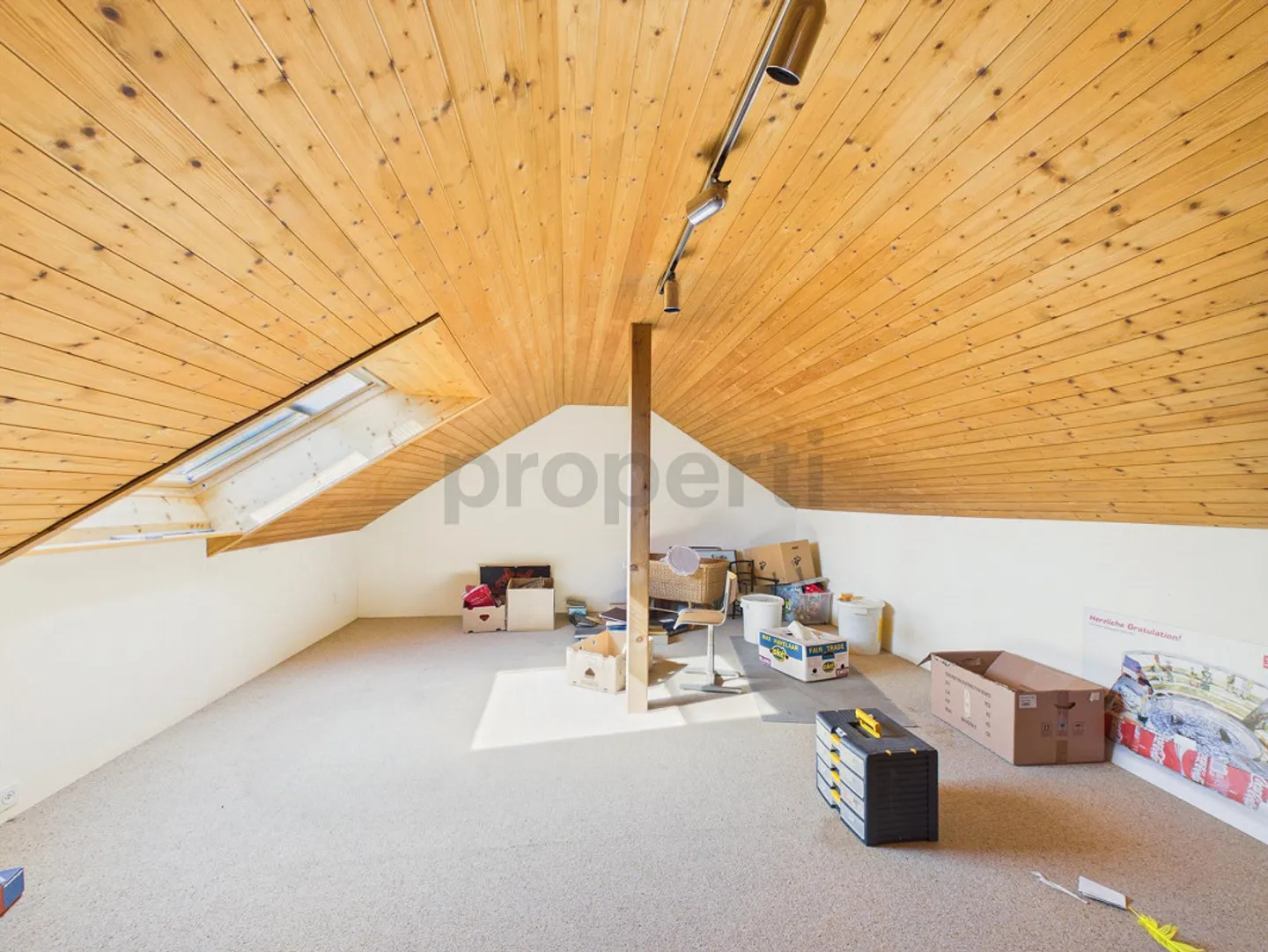 Spacious 7.5-Room Single-Family House with Balcony, Nürensdorf - Photo 10 of 14