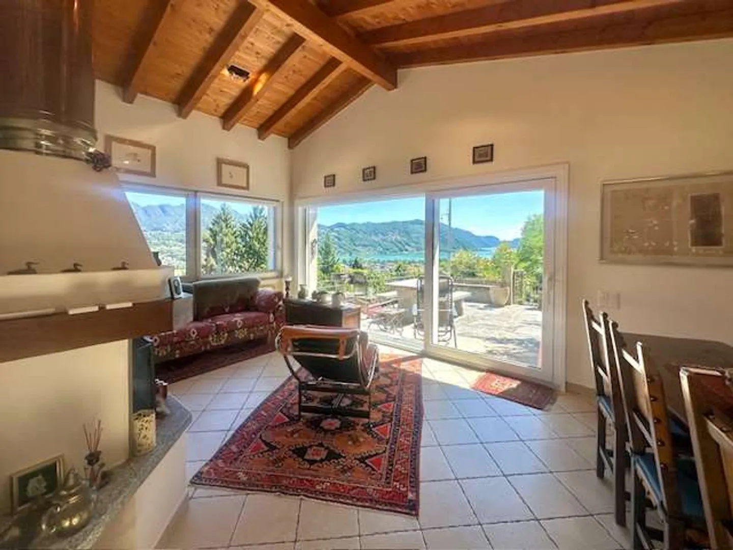 Villa panoramica con piscina e giardino - Foto 6 di 12