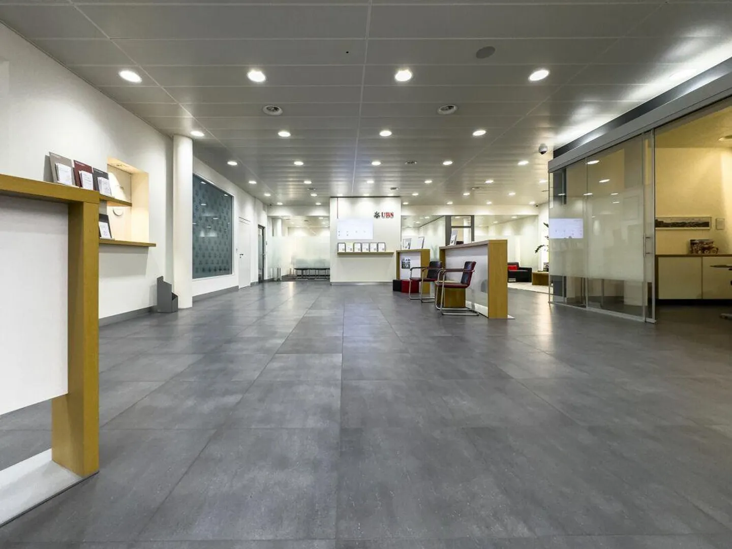 Posto auto in una posizione centrale vicino alla stazione - Foto 2 di 7