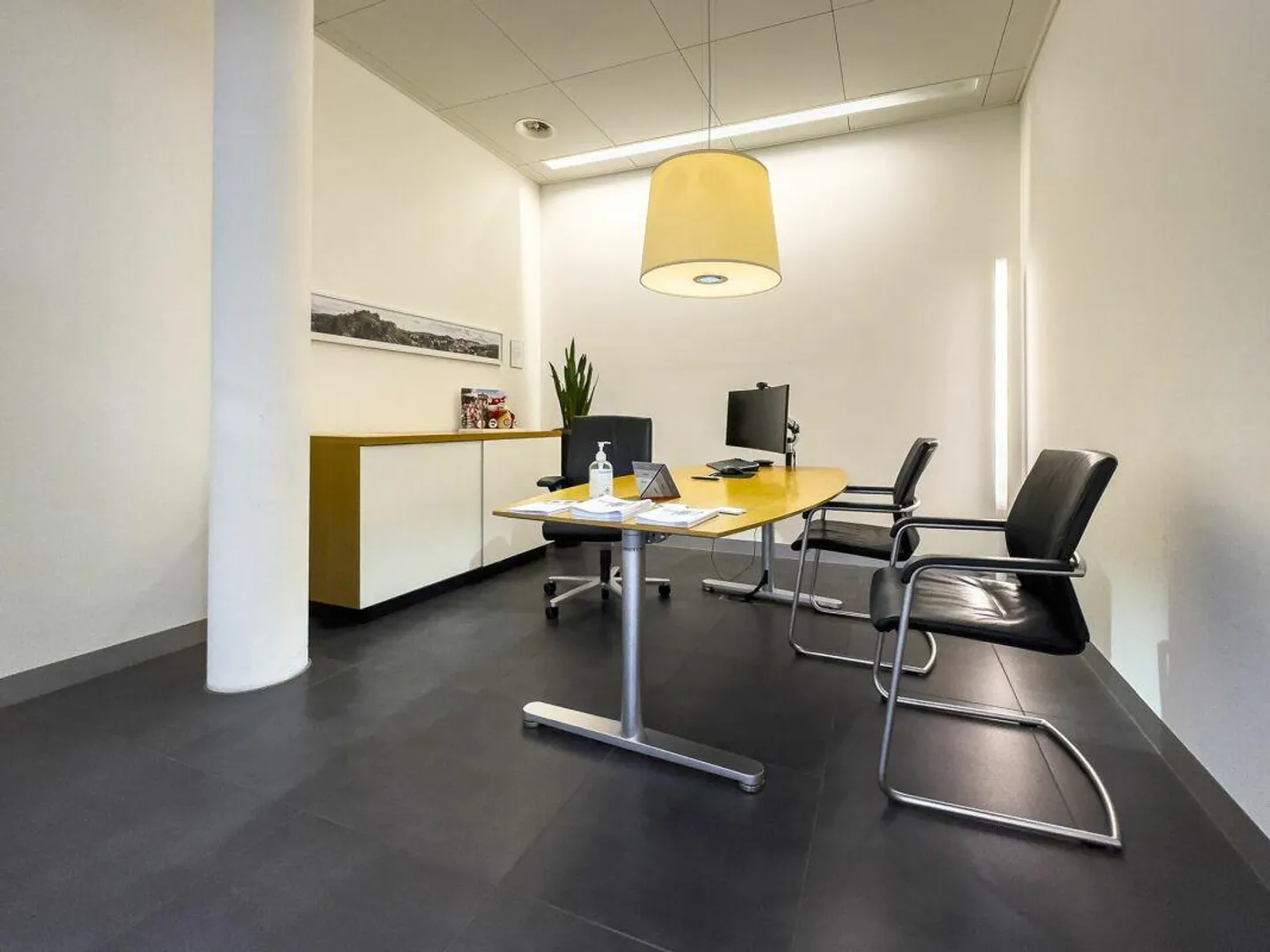 Posto auto in una posizione centrale vicino alla stazione - Foto 7 di 7