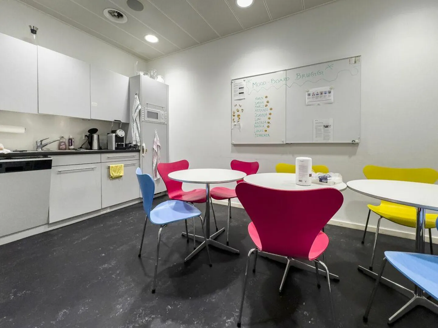 Posto auto in una posizione centrale vicino alla stazione - Foto 4 di 7