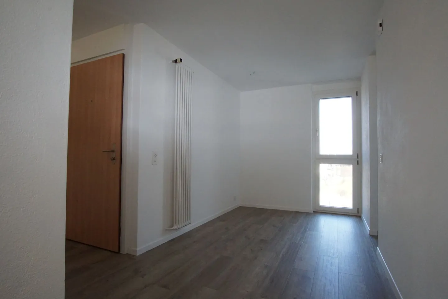 Preiswert! schöne, sonnige, grosszügige 4.5 Zi-Wohnung mit grossem Balkon und Bergsicht! - Foto 5 von 7