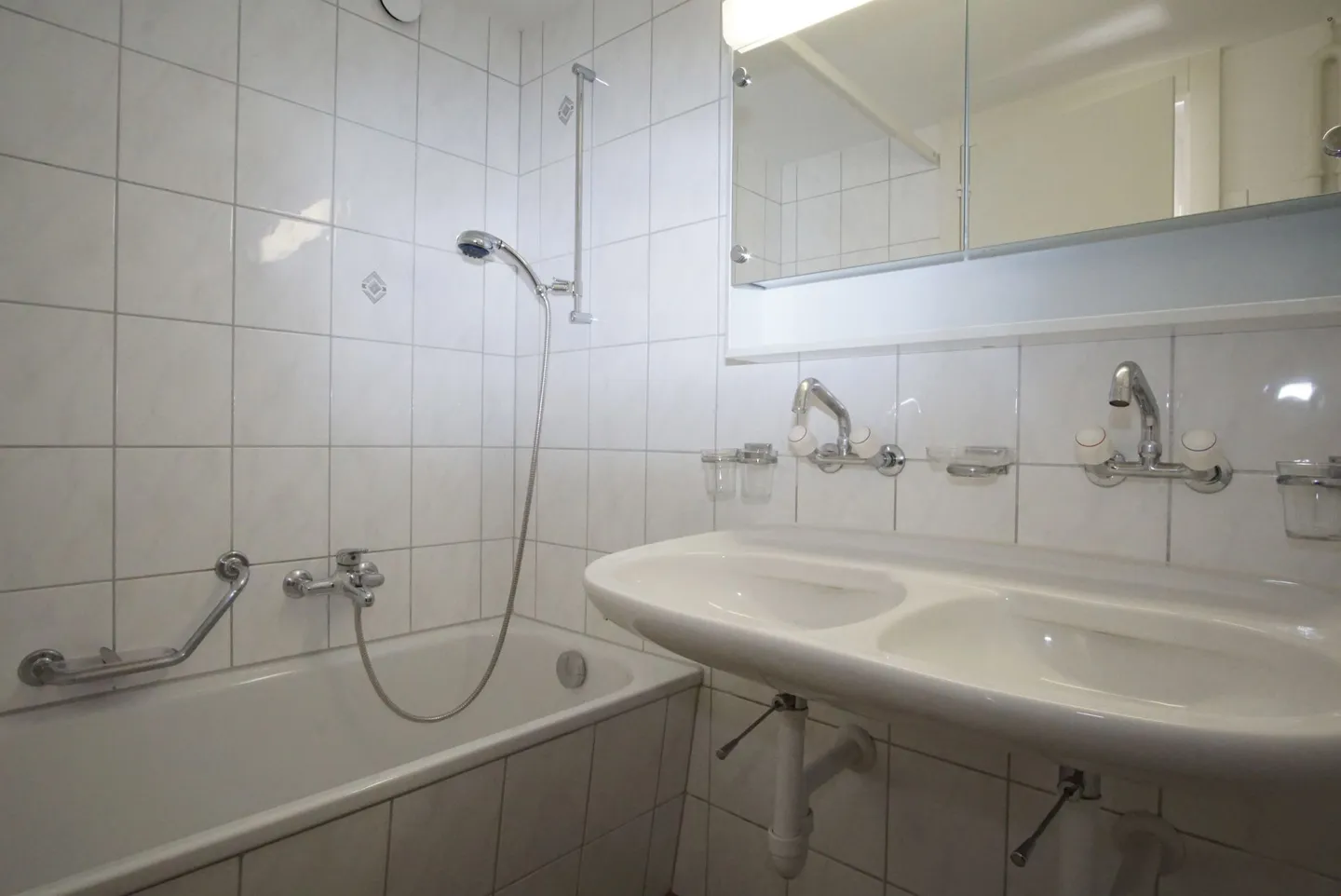 Preiswert! schöne, sonnige, grosszügige 4.5 Zi-Wohnung mit grossem Balkon und Bergsicht! - Foto 7 von 7