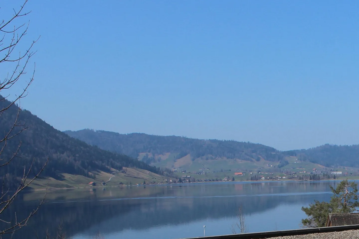 Idyllisches Wohnen am Ägerisee: 5-Zimmer-Wohnung mit Charme & Seeblick - Photo 1 of 17