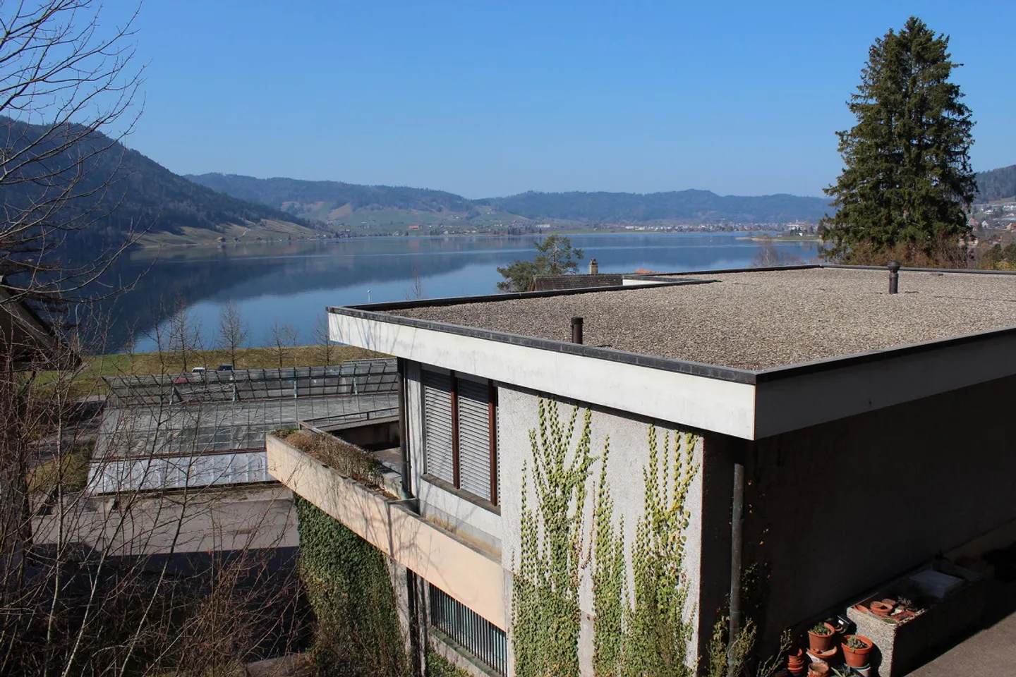Idyllisches Wohnen am Ägerisee: 5-Zimmer-Wohnung mit Charme & Seeblick - Photo 2 of 17