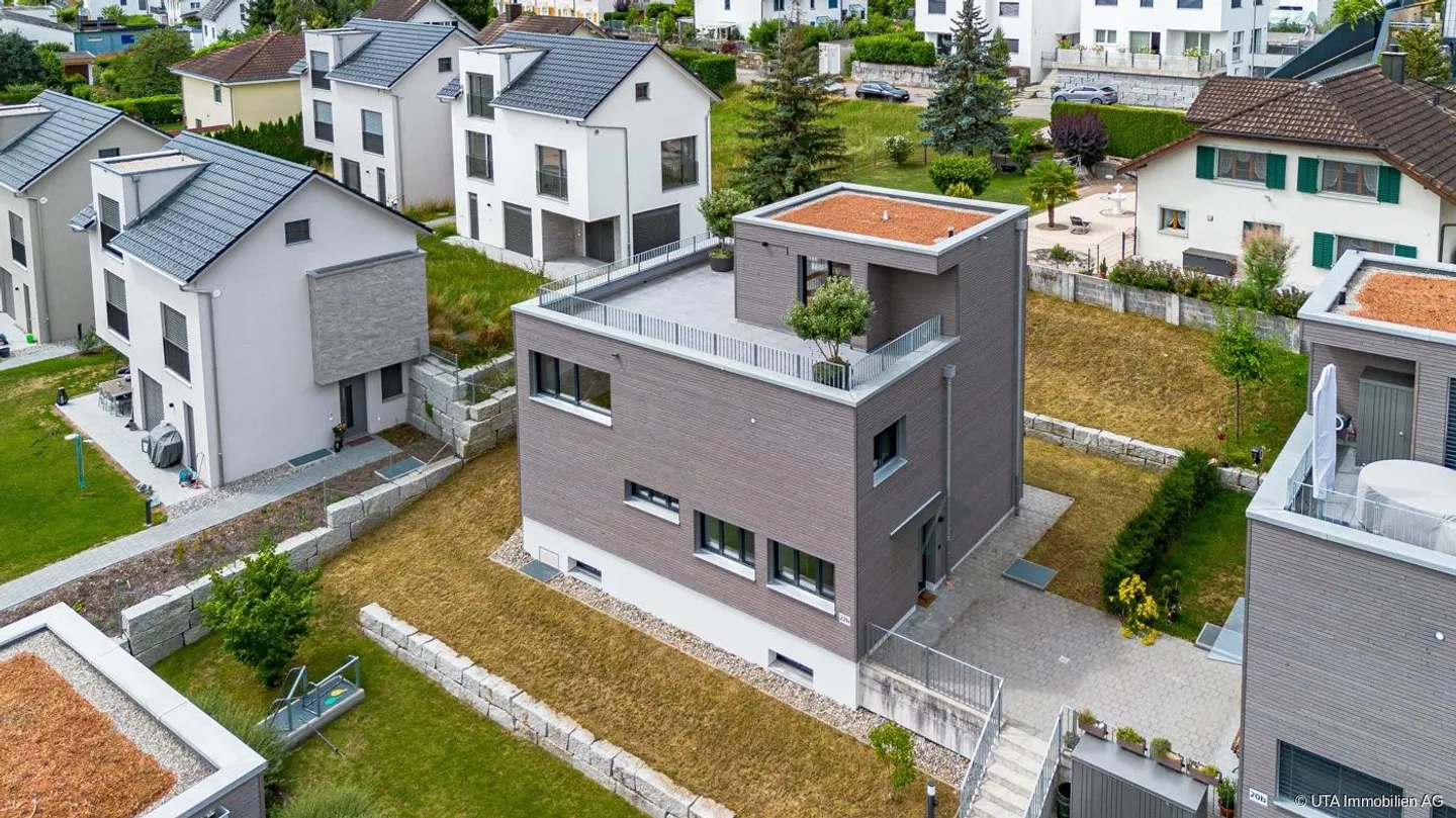 Casa unifamiliare moderna con ampio spazio e più posti auto - Foto 19 di 19