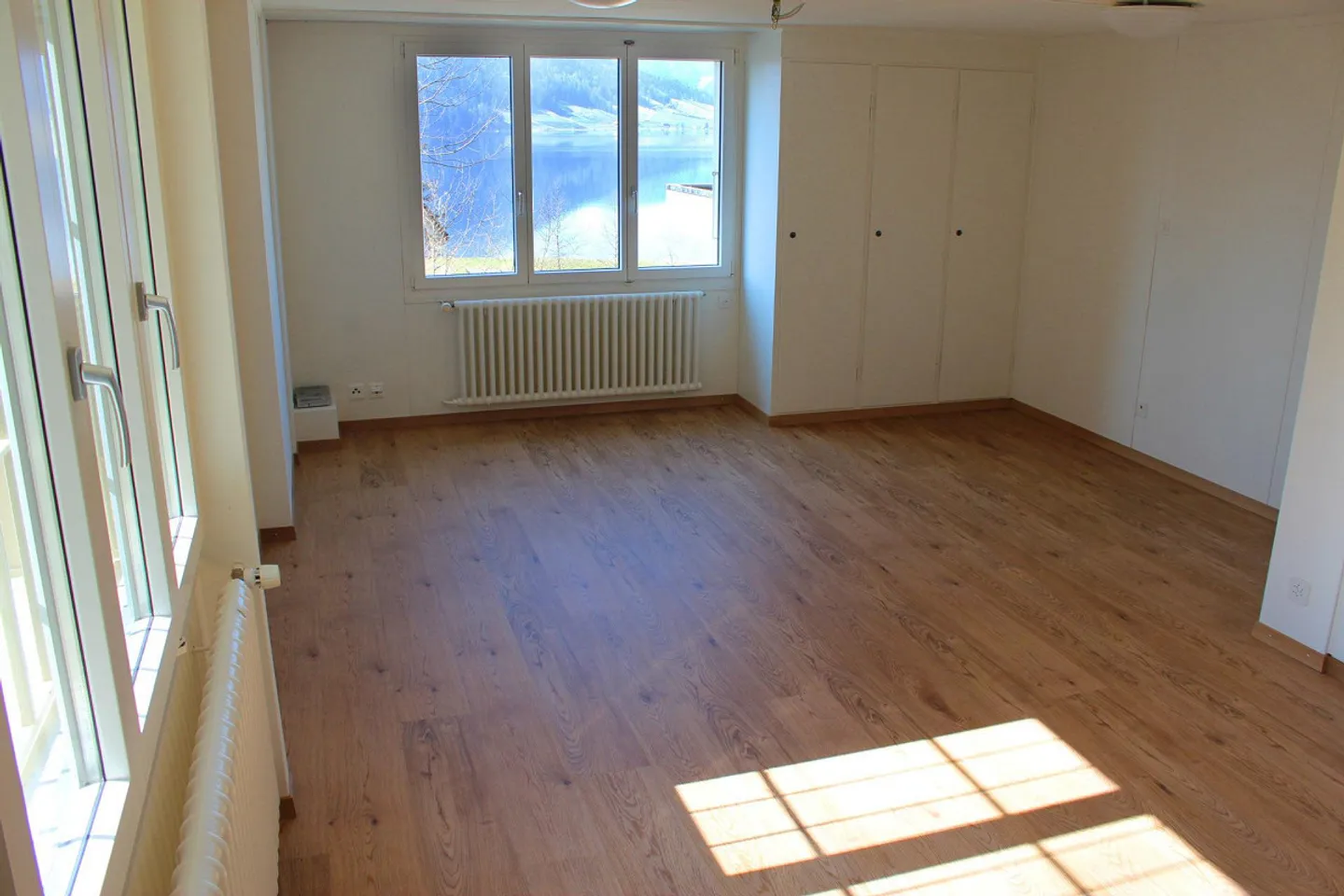 Idyllisches Wohnen am Ägerisee: 5-Zimmer-Wohnung mit Charme & Seeblick - Photo 5 of 17