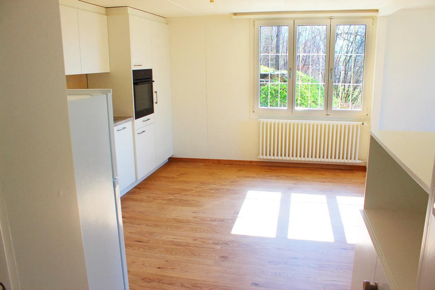 Idyllisches Wohnen am Ägerisee: 5-Zimmer-Wohnung mit Charme & Seeblick - Photo 4 of 17