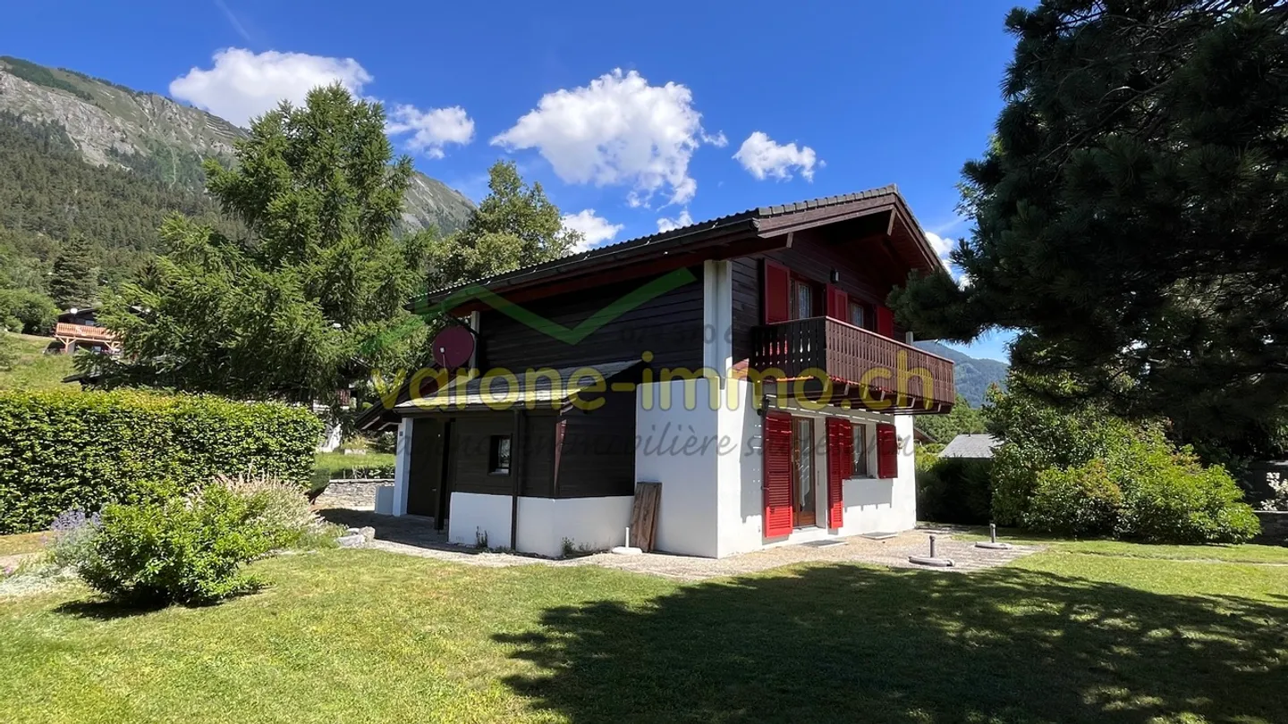 Chalet incantevole con vista sulle Alpi - Foto 1 di 15