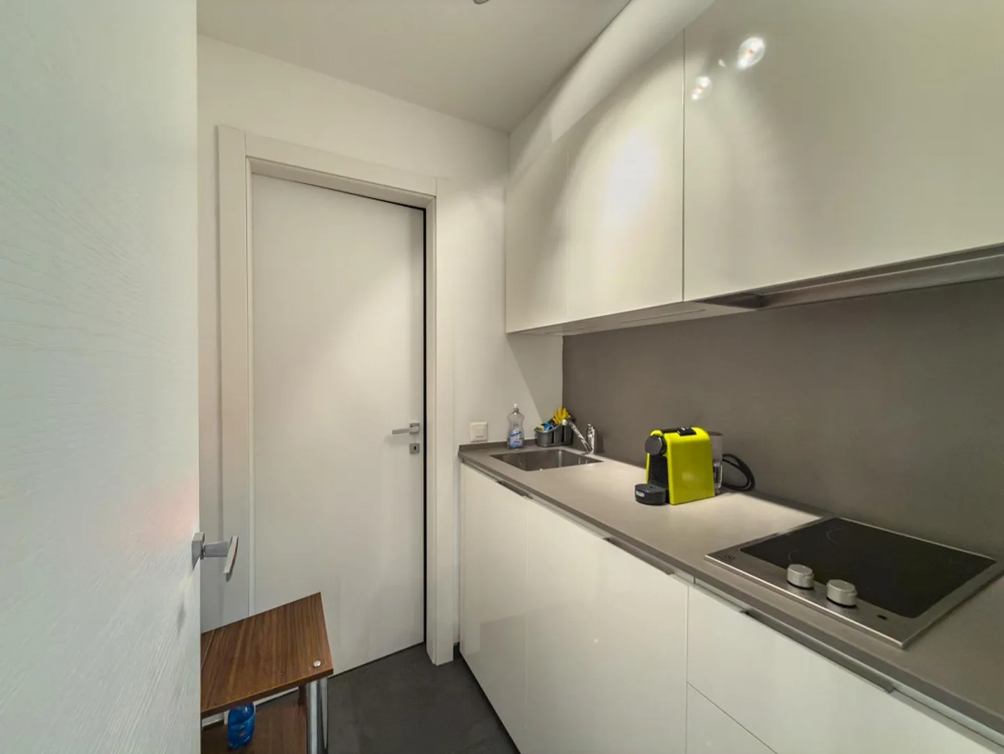 Open space office in Massagno with street-facing windows and 3 parking spaces - Photo 5 of 7