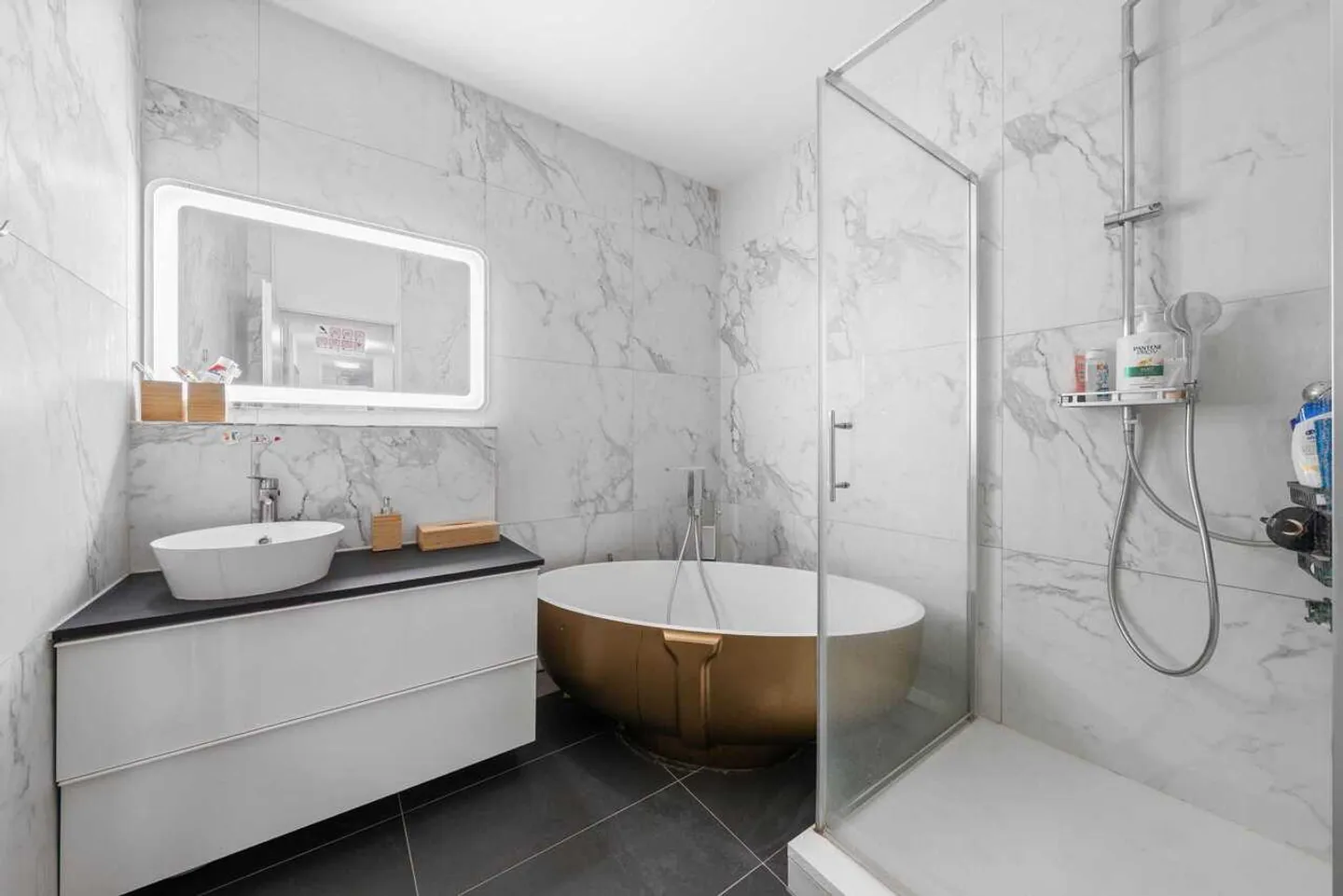 Appartamento giardino 5.5 locali con terrazza, situato centralmente a Friburgo in vendita - Foto 11 di 13