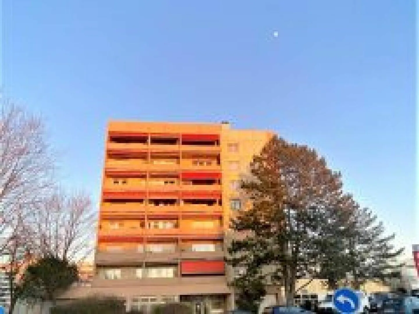 Charmantes Studio mit Grossem Balkon - Foto 2 von 9