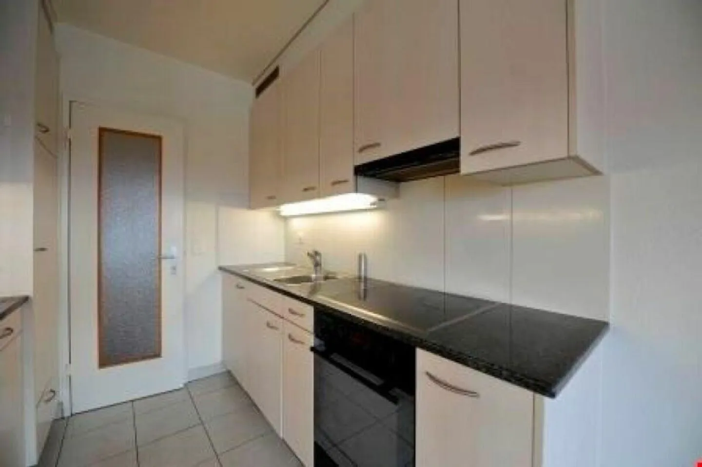 Charmantes Studio mit Grossem Balkon - Foto 7 von 9