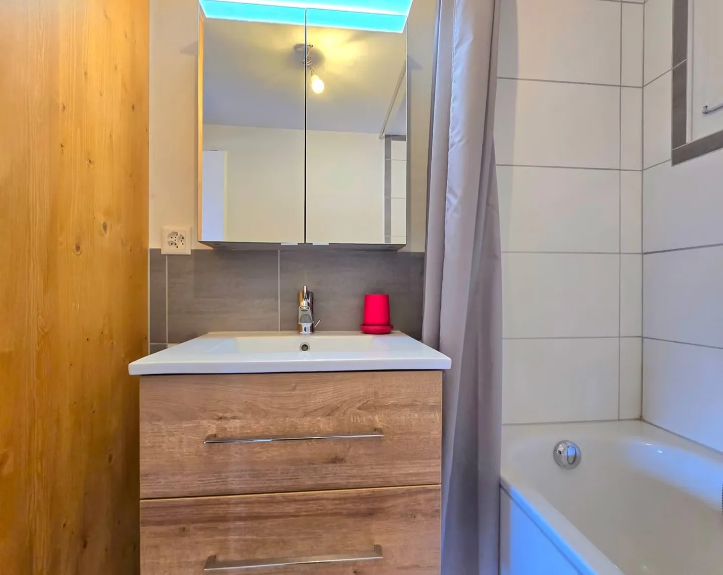 Appartement rénové avec terrasse - Photo 14 sur 19