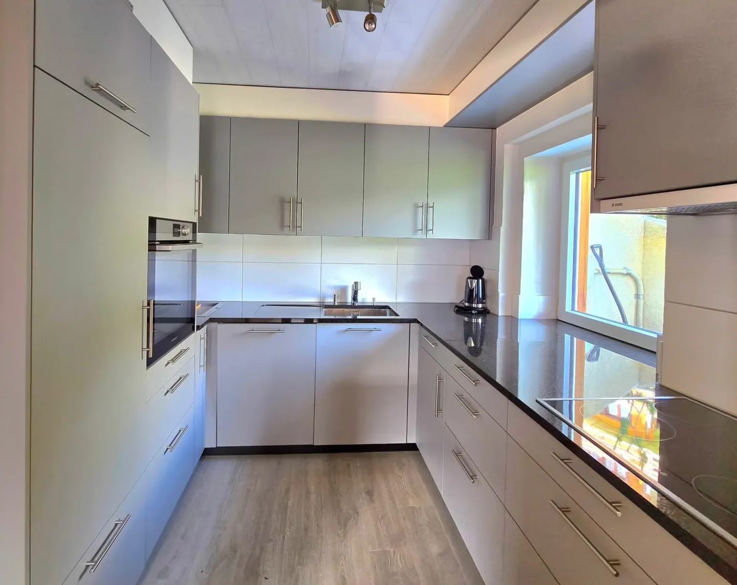 Appartement rénové avec terrasse - Photo 6 sur 19