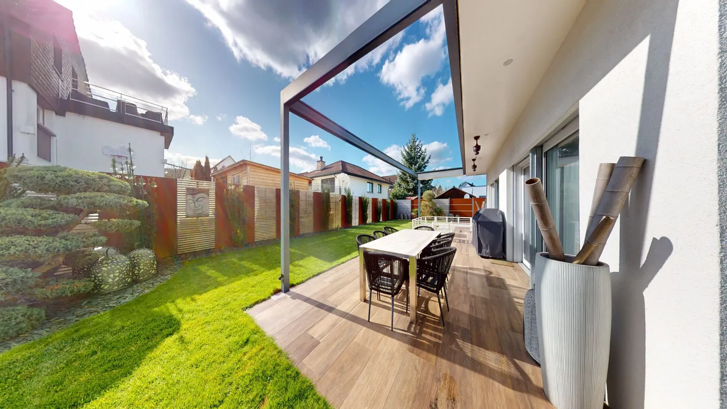 Luxuriöses Einfamilienhaus mit Pool - Foto 6 von 20