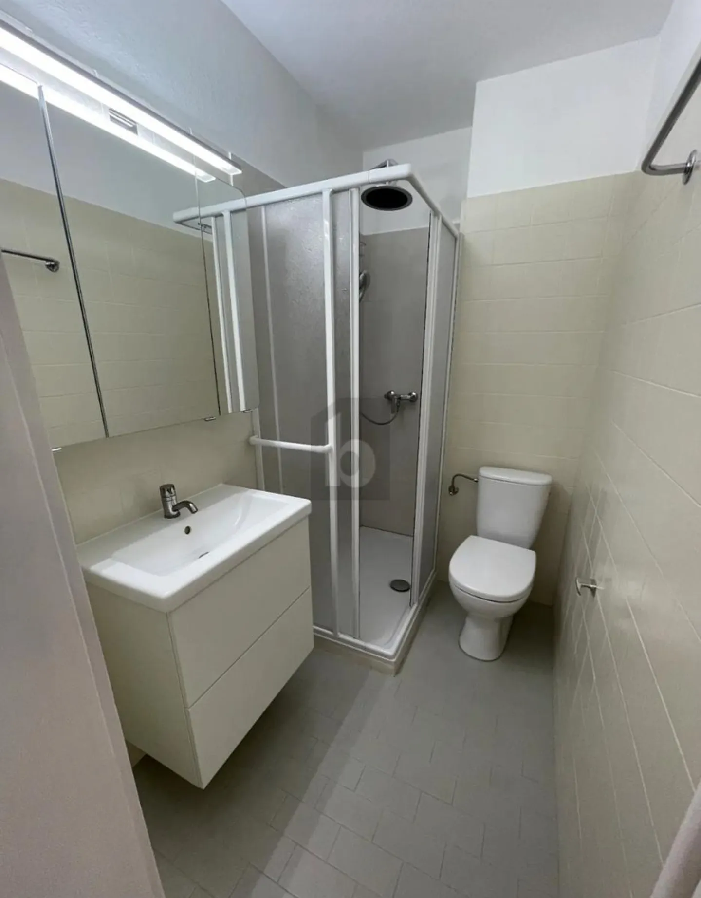 Appartement 2.5 pièces rénové - Photo 3 sur 6