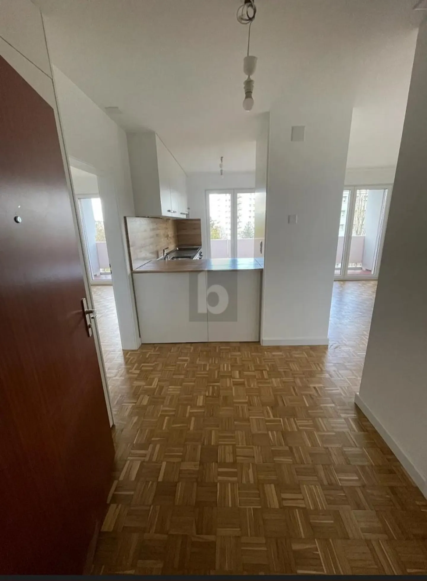 Appartement 2.5 pièces rénové - Photo 4 sur 6