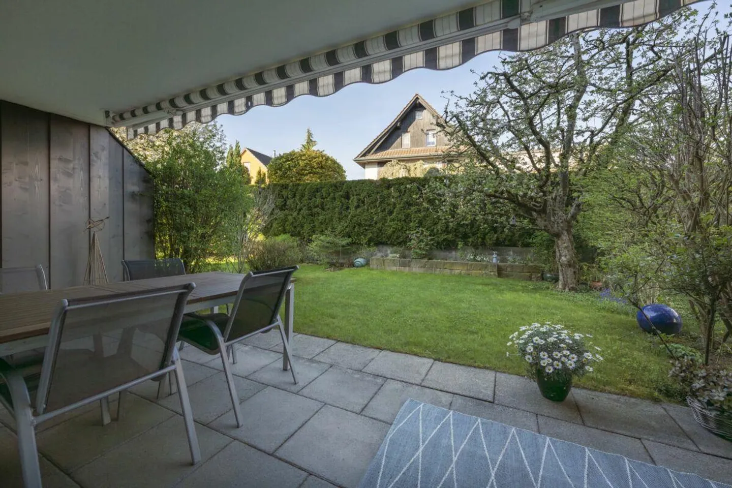 Beaucoup d'espace pour toute la famille - Maison de ville de 5,5 pièces à Zwillikon - Photo 2 sur 10