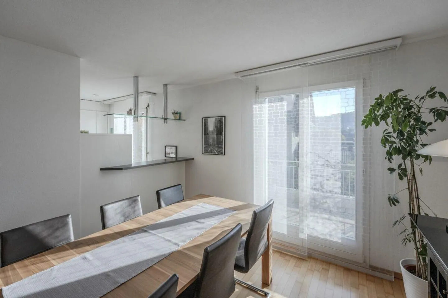 Beaucoup d'espace pour toute la famille - Maison de ville de 5,5 pièces à Zwillikon - Photo 4 sur 10