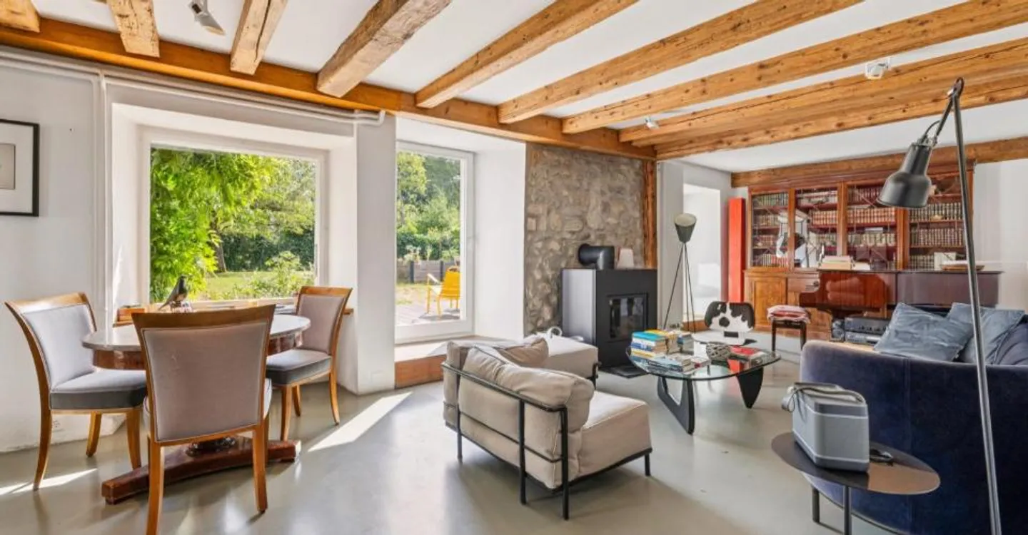 Sorgfältig renoviertes Familienhaus im Dorf mit Pool - Foto 1 von 11