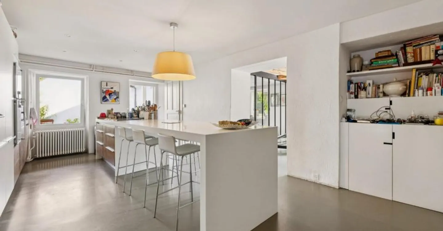 Sorgfältig renoviertes Familienhaus im Dorf mit Pool - Foto 2 von 11