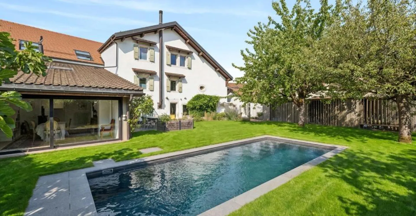 Sorgfältig renoviertes Familienhaus im Dorf mit Pool - Foto 5 von 11