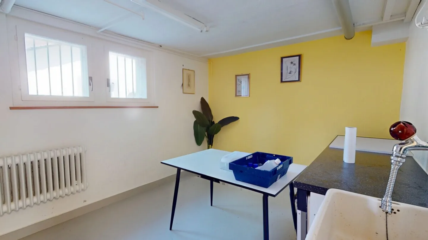 Immeuble résidentiel et commercial à Wabern - Photo 8 sur 13