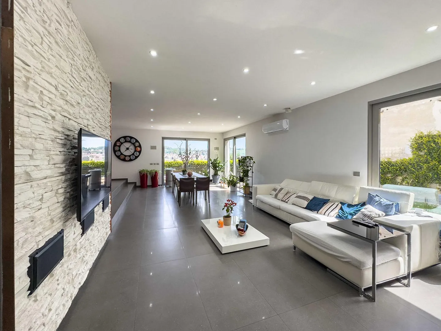 Wunderschönes Haus mit offener Aussicht in Rancate - Foto 2 von 10