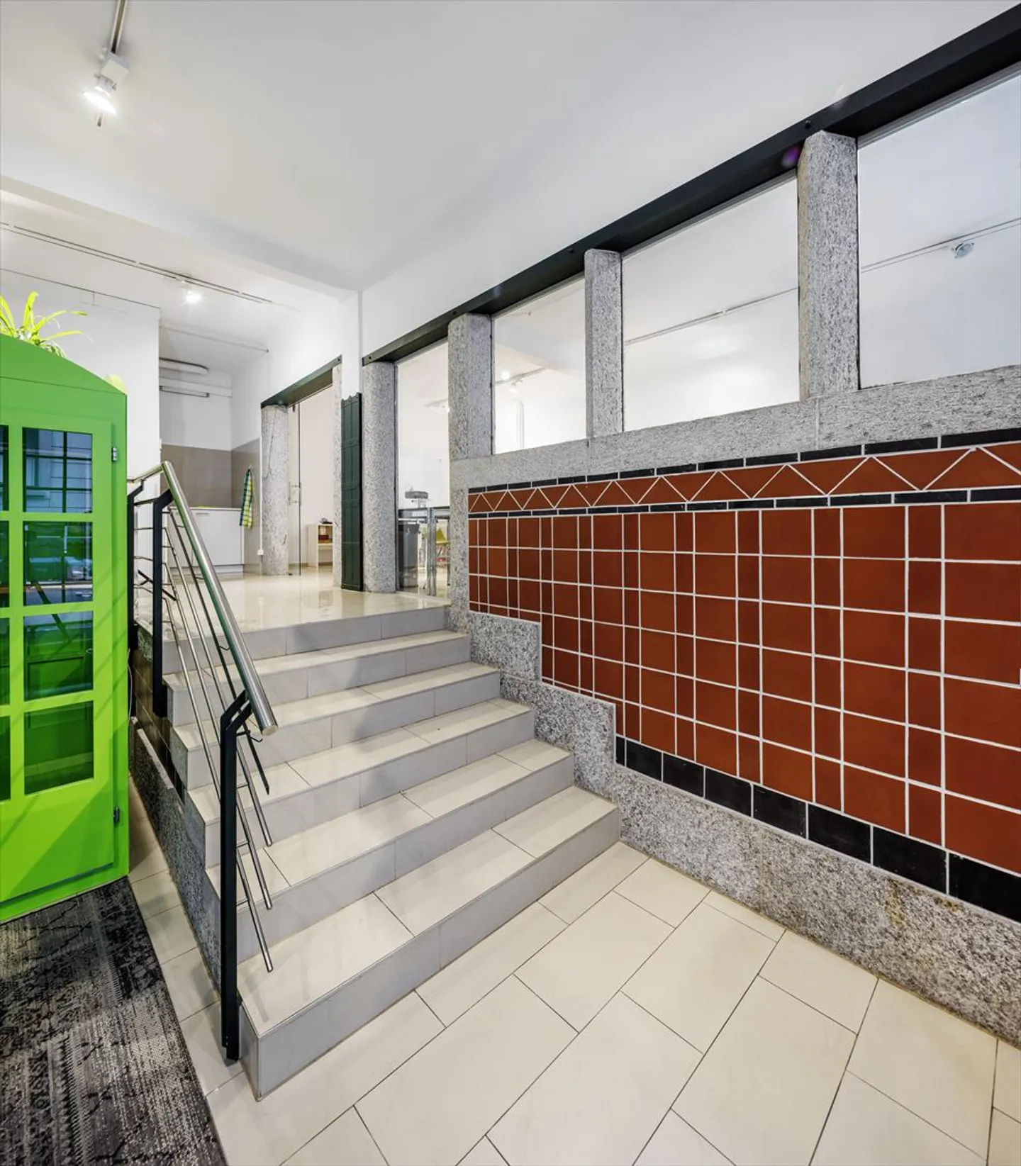 Locali commerciali in una posizione privilegiata! - Foto 4 di 10
