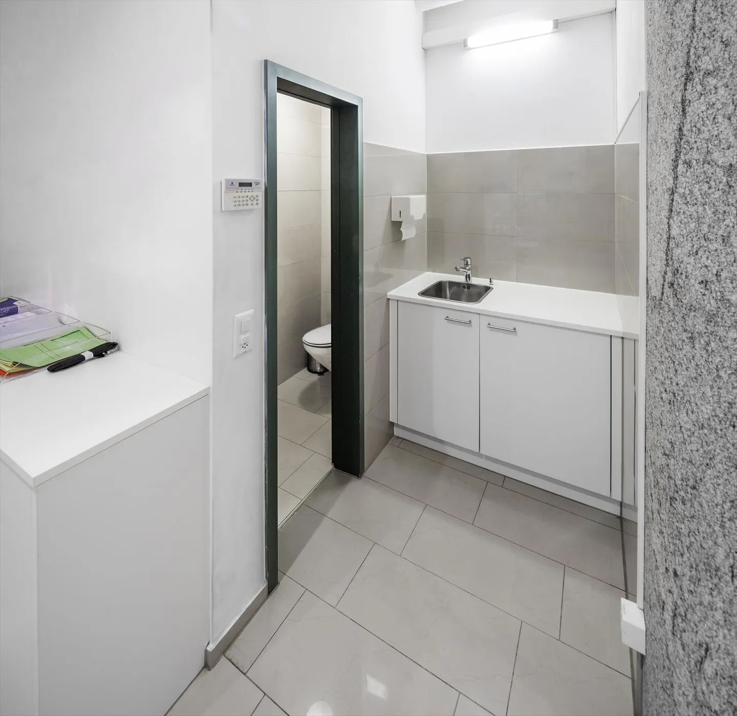 Locali commerciali in una posizione privilegiata! - Foto 9 di 10