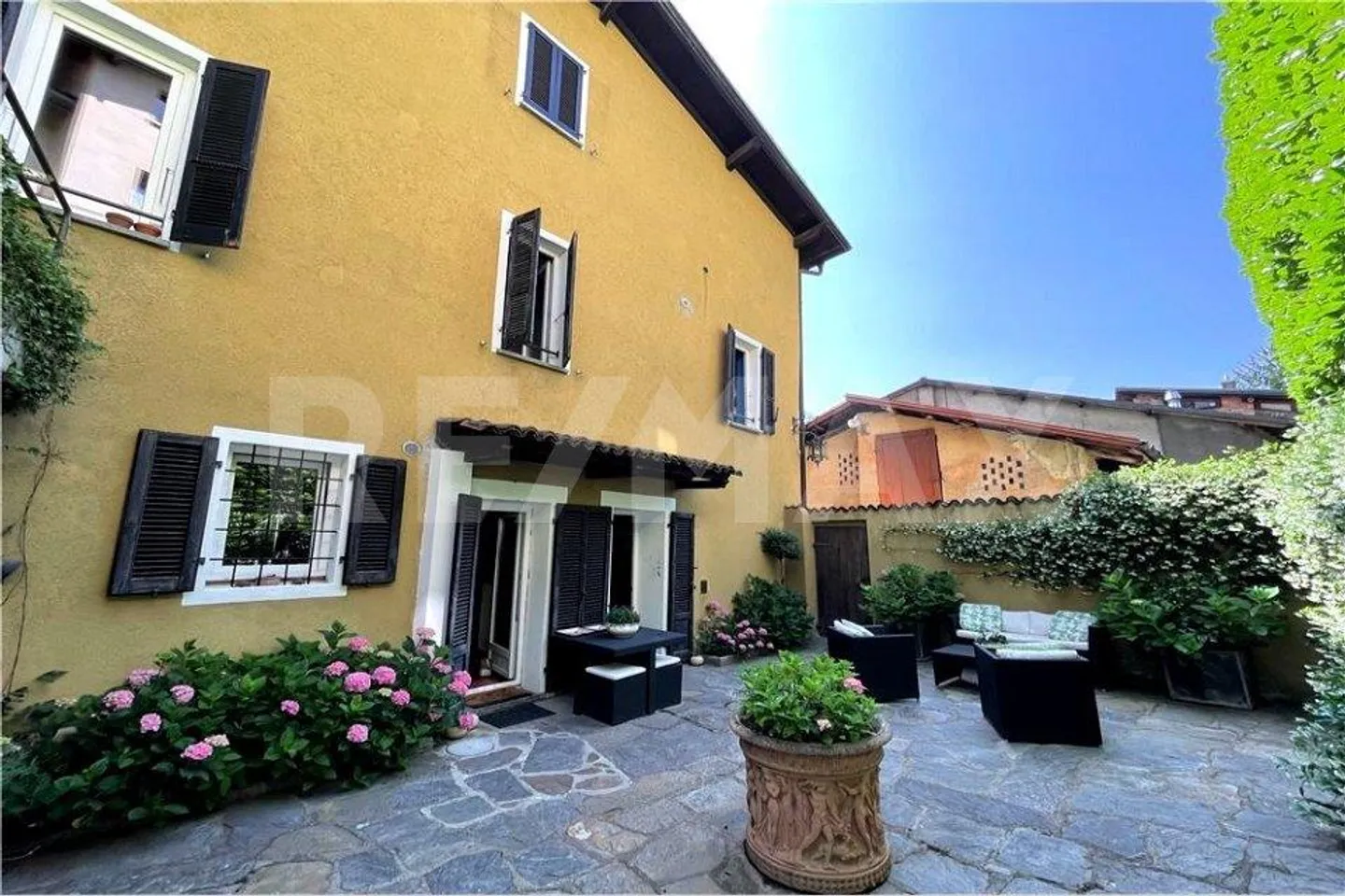 Magnificent unique core house - Photo 1 of 13