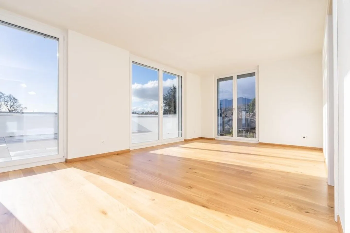 Top modern penthouse apartment with large terrace - Photo 5 of 10