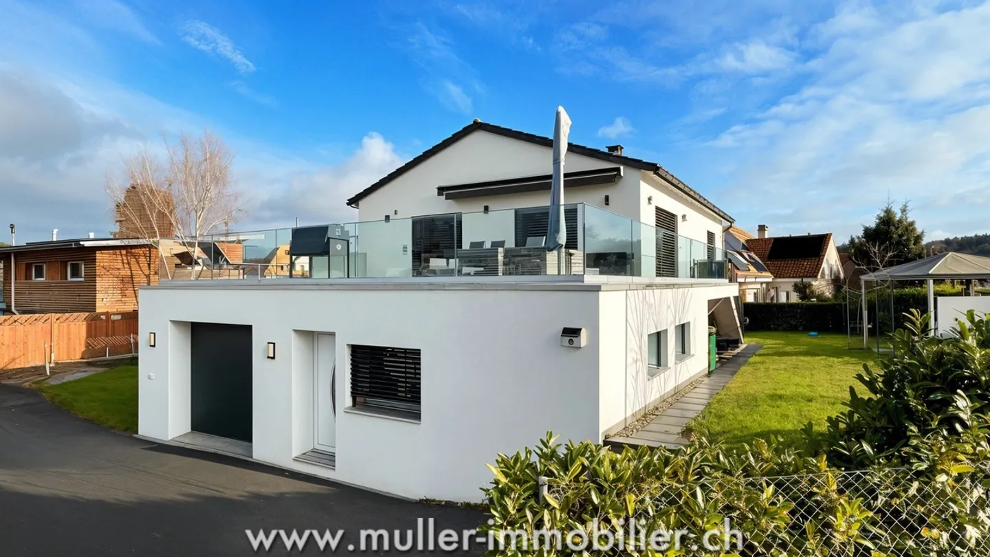 Pretty villa with two apartments in Belfaux - Photo 1 of 13