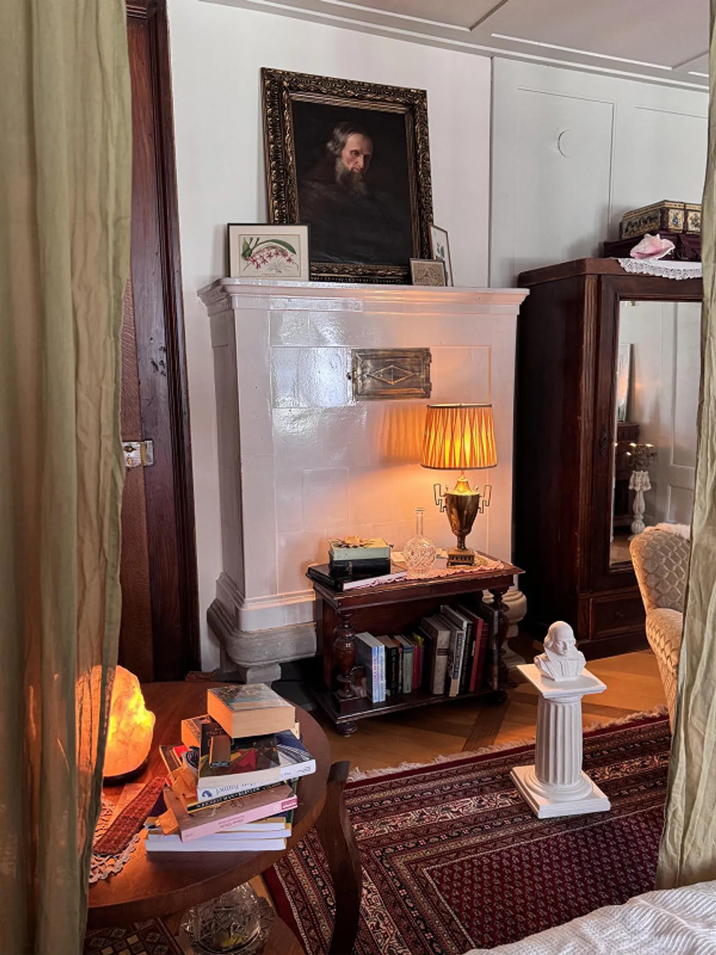 Beautiful bright old building apartment - Photo 2 of 11