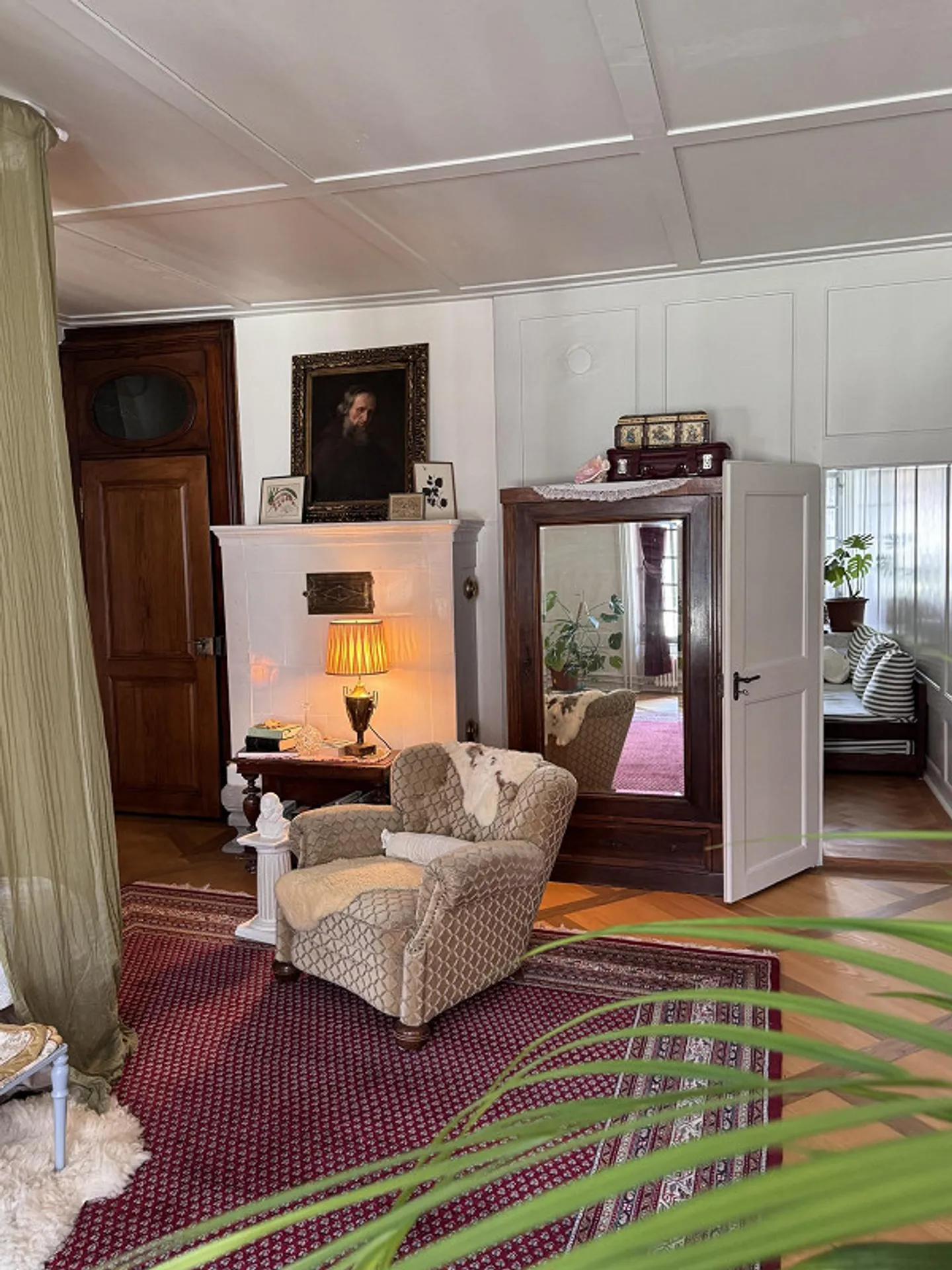 Beautiful bright old building apartment - Photo 5 of 11