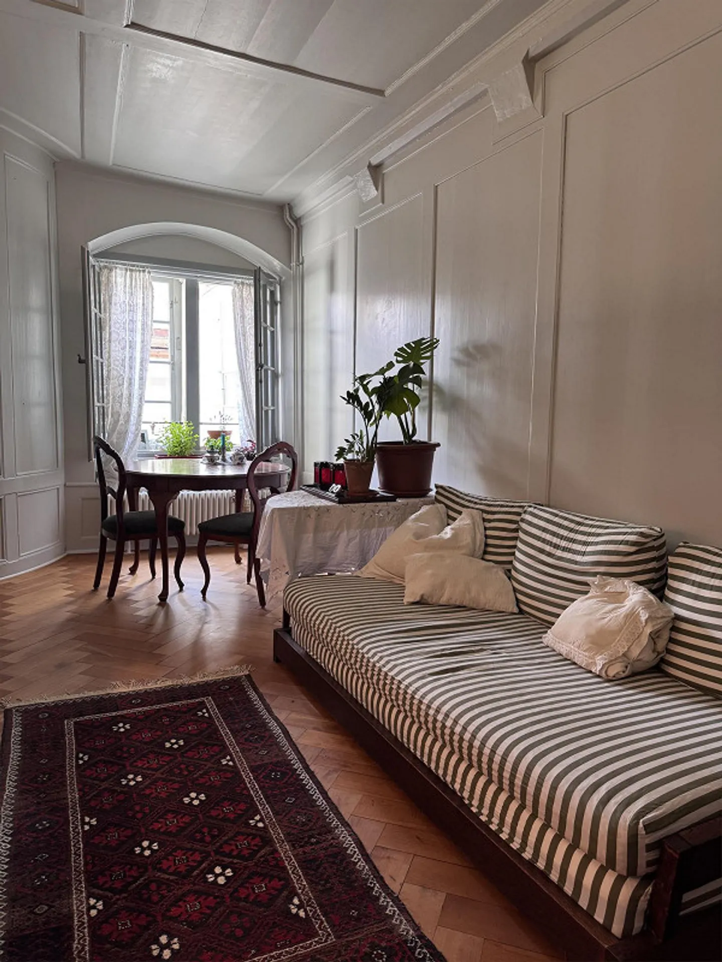 Beautiful bright old building apartment - Photo 7 of 11