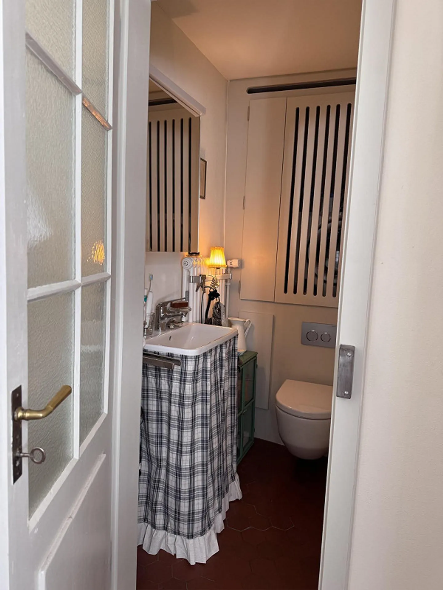 Beautiful bright old building apartment - Photo 8 of 11