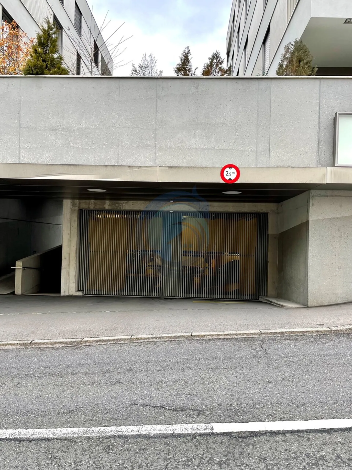 ÜBERDACHTER PARKPLATZ IM ZENTRUM VON MONTREUX - Foto 3 von 6