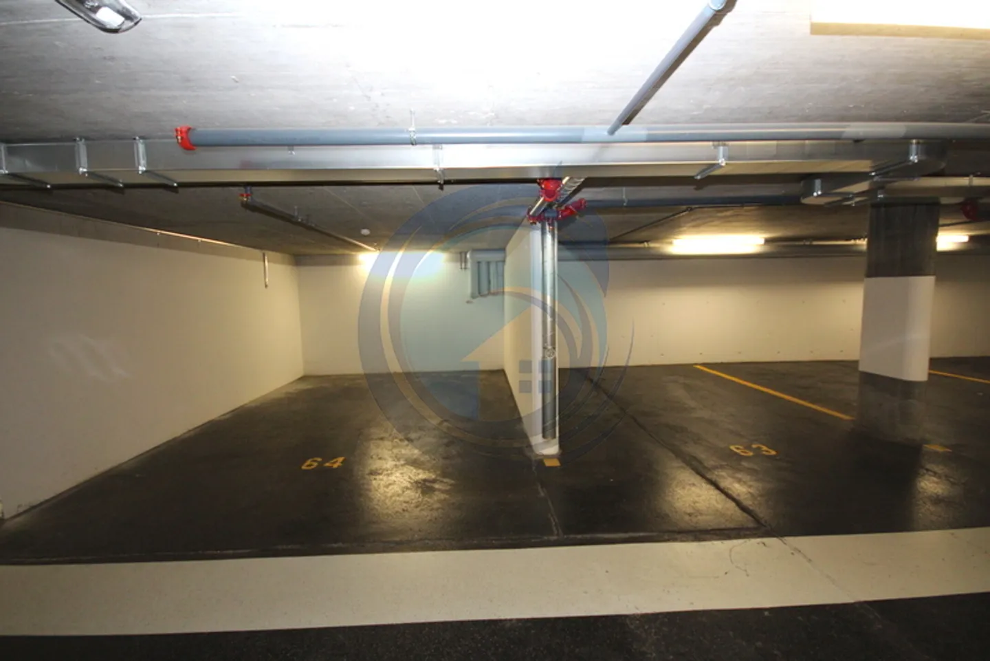 ÜBERDACHTER PARKPLATZ IM ZENTRUM VON MONTREUX - Foto 5 von 6